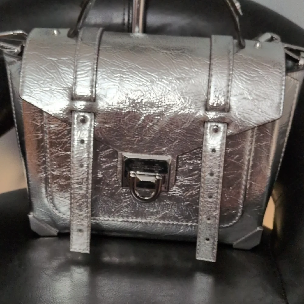 Michael Kors Manhattan Medium Ac Metallic Silver Satchel
